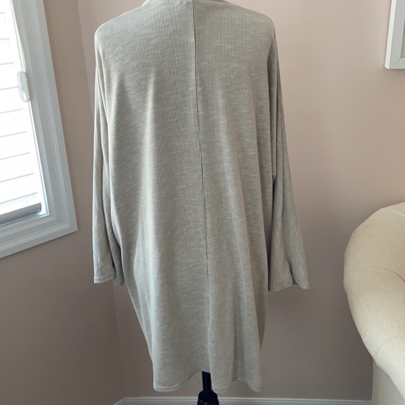 𝅺donni Cardigan - Picture 4 of 6